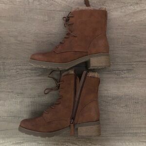 New Universal Threads Dez Cognac brown microsuede 1.5 inch heeled boots size 8.5